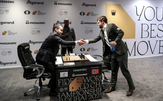 Кој ќе ја освои светската титула, Карлсен или Непо? Вистинското допрва доаѓа!