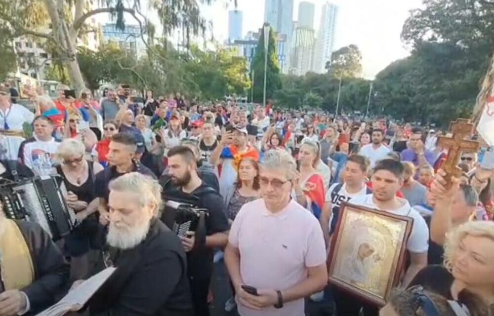 Во живо од Мелбурн: Директниот пренос од големиот протест за Новак