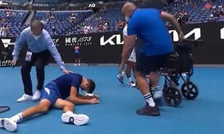 Во финалето на Австралија опен младиот тенисер колабираше по поразот во финалето