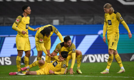 Борусија Дортмунд за 20 минути постигна три гола и му се доближи на Баерн