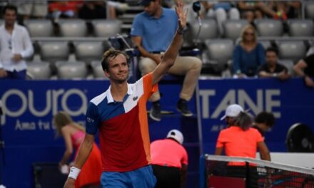Медведев со победа го прослави првото место, во полуфиналето во Акапулко против Надал
