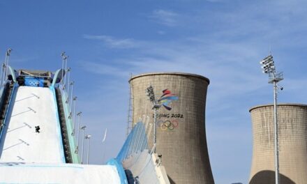 Бизарни фотографии од скокалницата во Пекинг го обиколија светот: Ова изгледа како видео игра