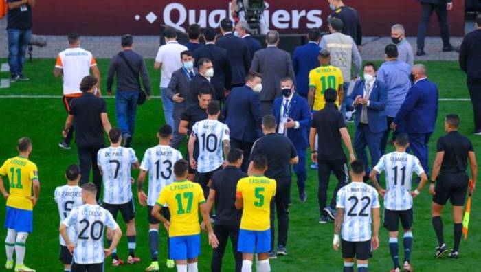 ФИФА ги казни Аргентина и Бразил. Мечот ќе го преиграат на неутрален терен