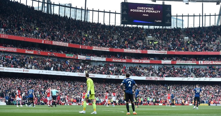 (ВИДЕО)Навивачите на Арсенал му аплаудираа на Роналдо како поддршка за семејната трагедија