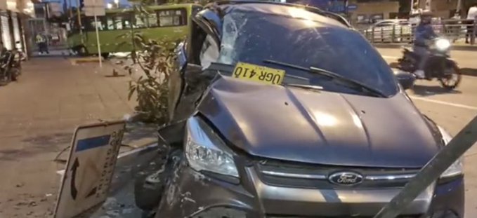 ВИДЕО: Екс звезда на колумбискиот фудбал се бори за живот, по страшна сообраќајка