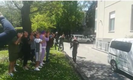 Сопругата на Михајловиќ одушевена од гестот на навивачите на Болоња да пеат под прозорот на болничката соба
