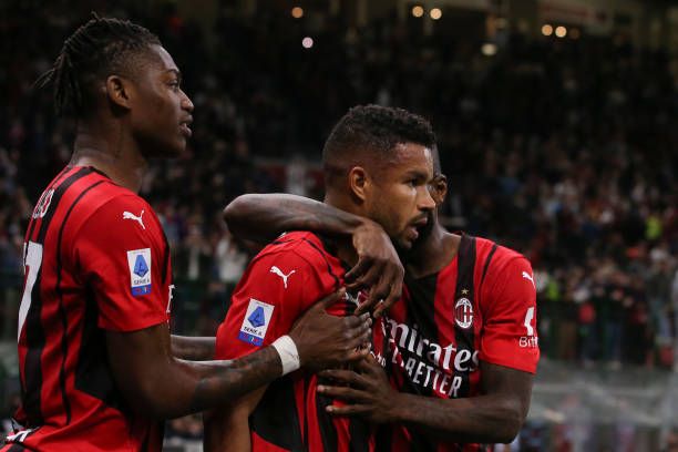 ВИДЕО: Милан со победа над Џенова се врати на лидерската позиција