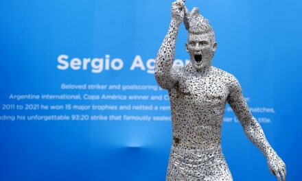Статуа на Серхио Агуеро – или Тони Крос?