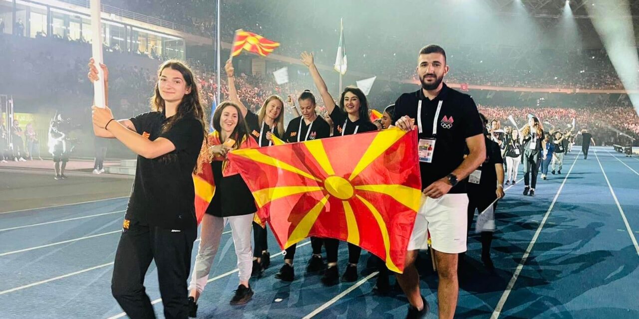 (ВИДЕО) Отворени се Медитеранските игри – Дејан Георгиевски и Симона Заборска со знамето на Македонија
