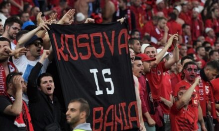 Навивачите на Шкендија со провокации кон Србите