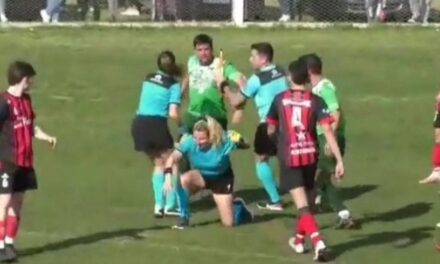 (ВИДЕО) Лудило во Аргентина: Фудбалер брутално ја собори судијката со бокс од зад грб