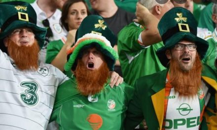 Скандалозно: Ирски навивачи еуфорично се радуваа на смртта на Кралицата (ВИДЕО)