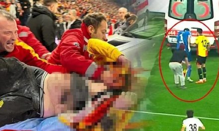 (ВИДЕО) Лудило во Турција: Навивач со корнер знаме претепа голман