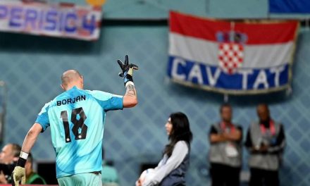 Хрватска казнета е за навредите кон Борјан, а Србија за косовското знаме