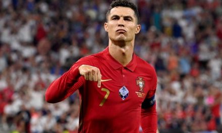 Португалија во битка со Швајцарија за четвртфинале-Роналдо на клупа