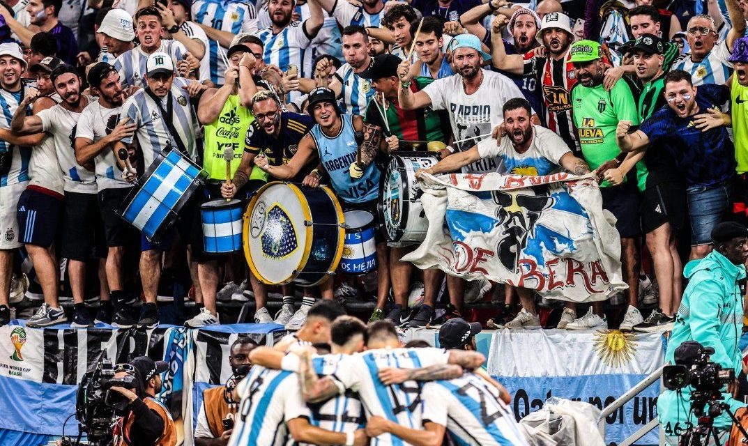 (ВИДЕО) Мундијалот како да е во Буенос Аирес-Аргентинските навивачи се број 1 на СП