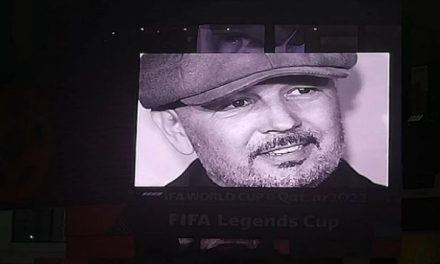 (ФОТО) Фудбалски легенди му оддадоа почит на Михајловиќ-“Сите сме Синиша 11”