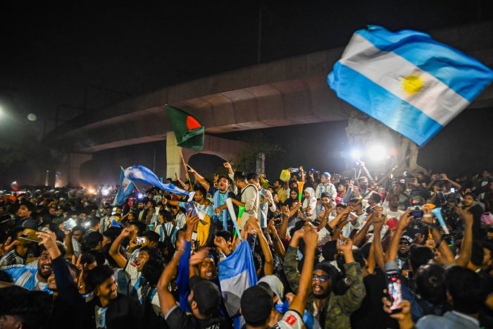 (ВИДЕО+ФОТО) Бангладеш е втора Аргентина: Поради Марадона и една победа!