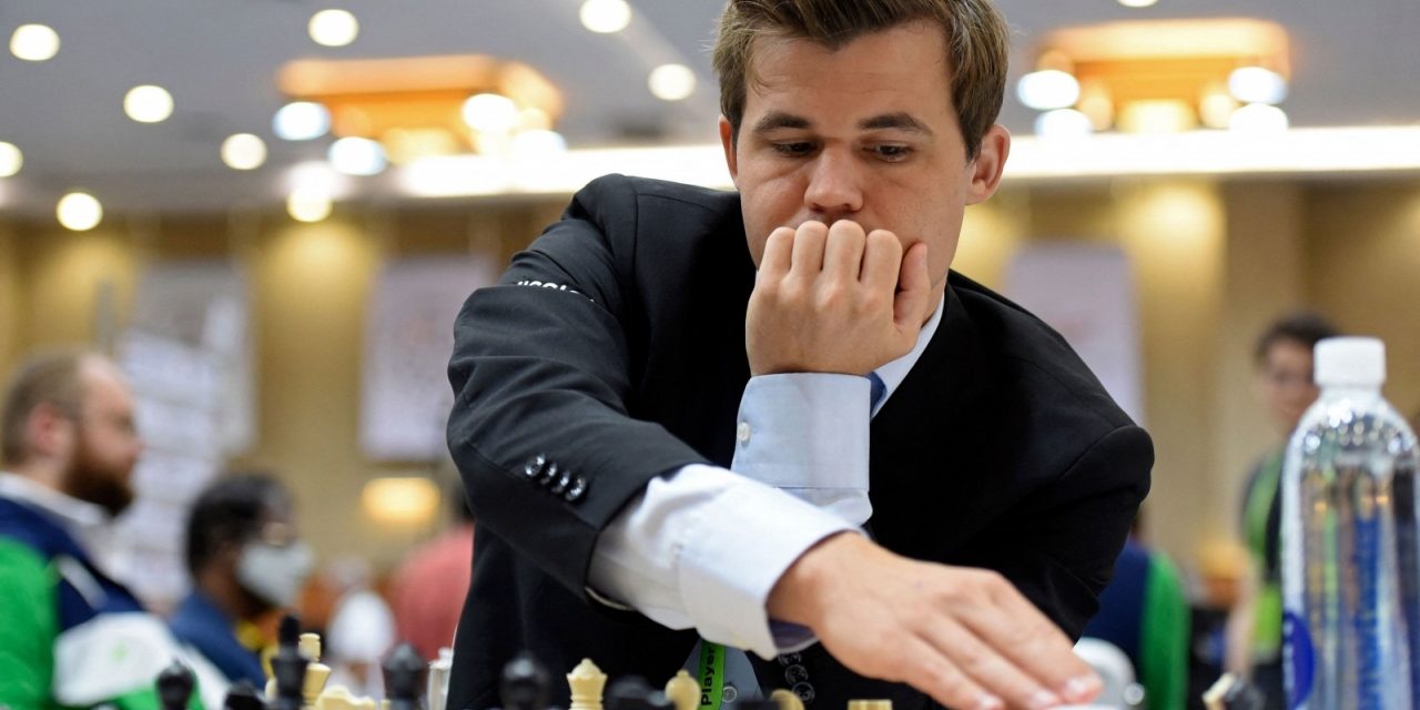 (ВИДЕО) Карлсен задоцни 149 сек. на меч од три минути, и победи!