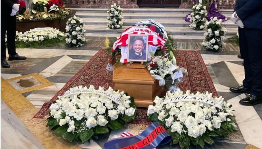 (ФОТО) Погребан Синиша Михајловиќ