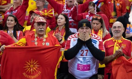 (ФОТО) Домаќините воодушевени од македонските навивачи