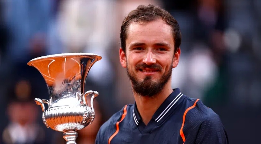 Медведев го освои мастерсот во Рим, прв освоен турнир на земјена подлога