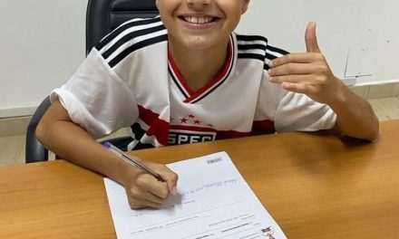 (ФОТО) Сао Паоло потпиша со  9-годишниот Лионел Меси