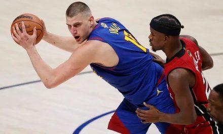 (ВИДЕО) Јокиќ со историски трипл-дабл го водеше Денвер до прв триумф над Мајами во НБА финалето