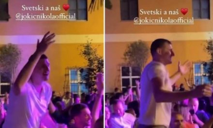 (ВИДEO) Јокиќ лудува-танцува на стол на концерт на Ацо Пејовиќ