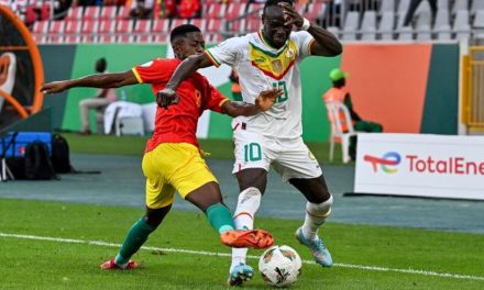 Сенегал со победа над Гвинеја го обезбеди првото место во групата, Камерун со пресврт до триумф против Гамбија