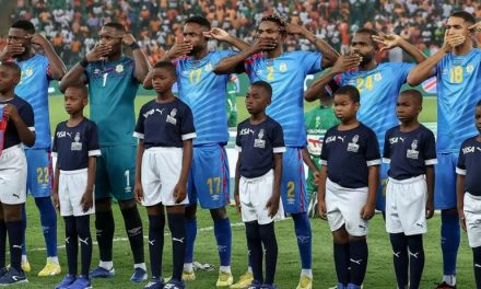 (ВИДЕО) Потресна сцена при интонирање на химната-играчите на Конго со невиден гест