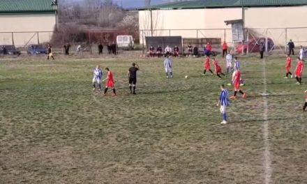 (ВИДЕО) Фудбалер на Росоман постигна гол од половина терен