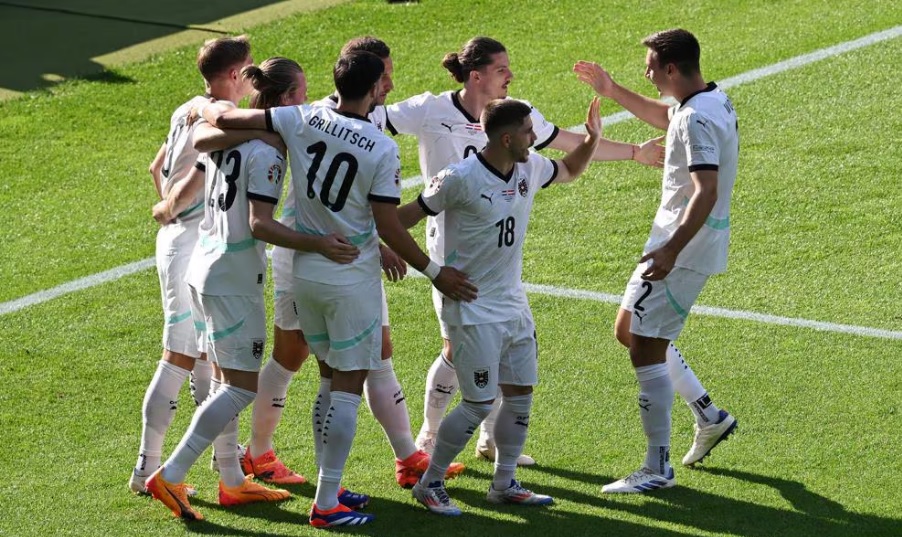 (ВИДЕО) Австрија со триумф над Холандија го освои првото место во групата, реми на Франција со Полска