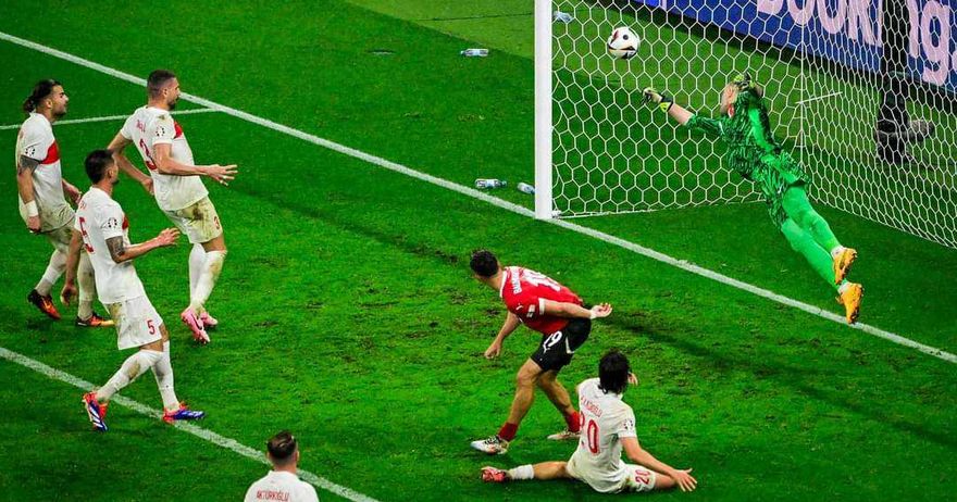 (ВИДЕО) Турскиот голман Мерт е национален јунак-со неверојатна одбрана спаси чист гол